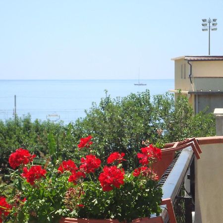 B&B Nereidi Melito Di Porto Salvo Buitenkant foto